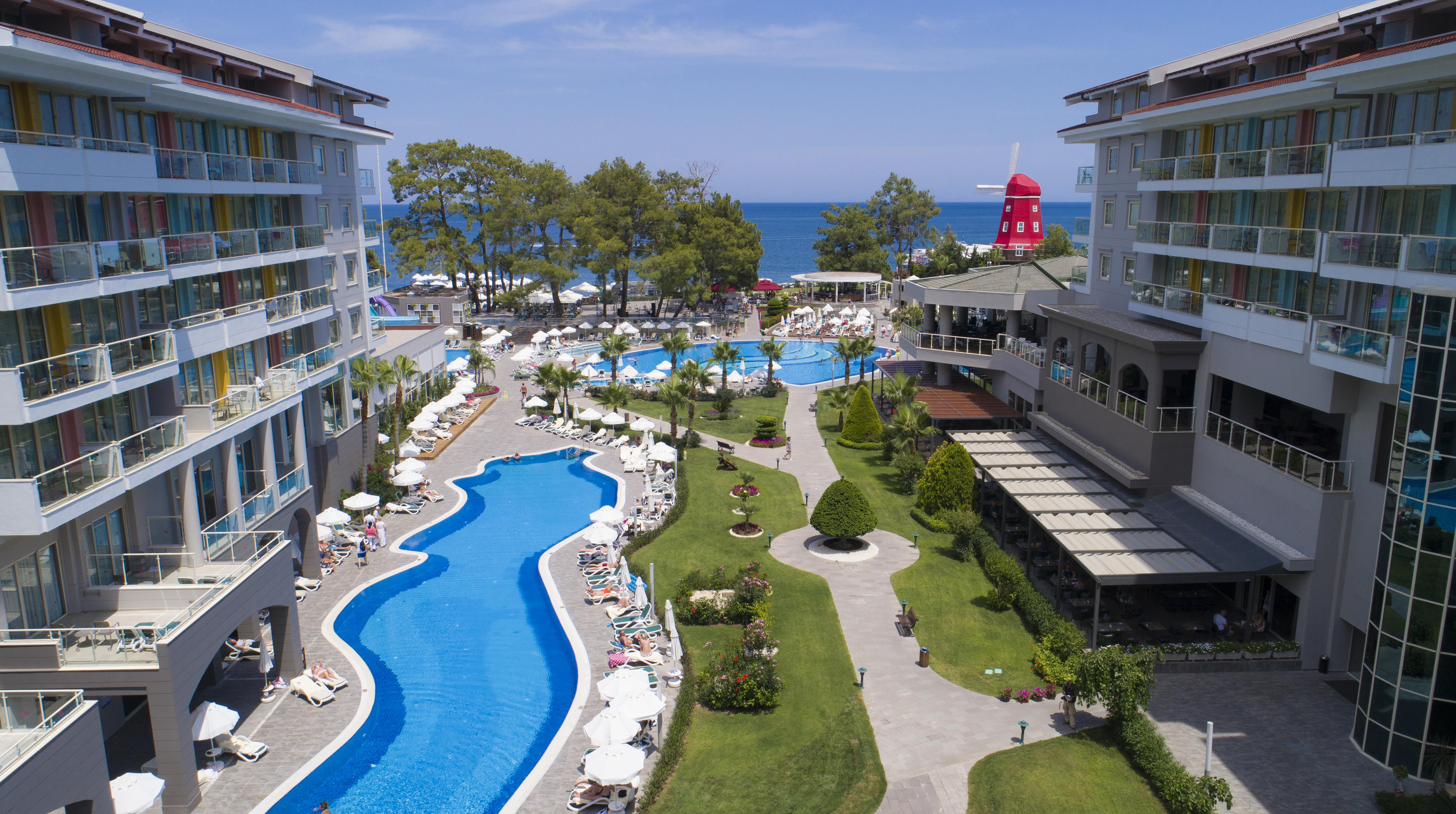 Akra Kemer Luaran gambar