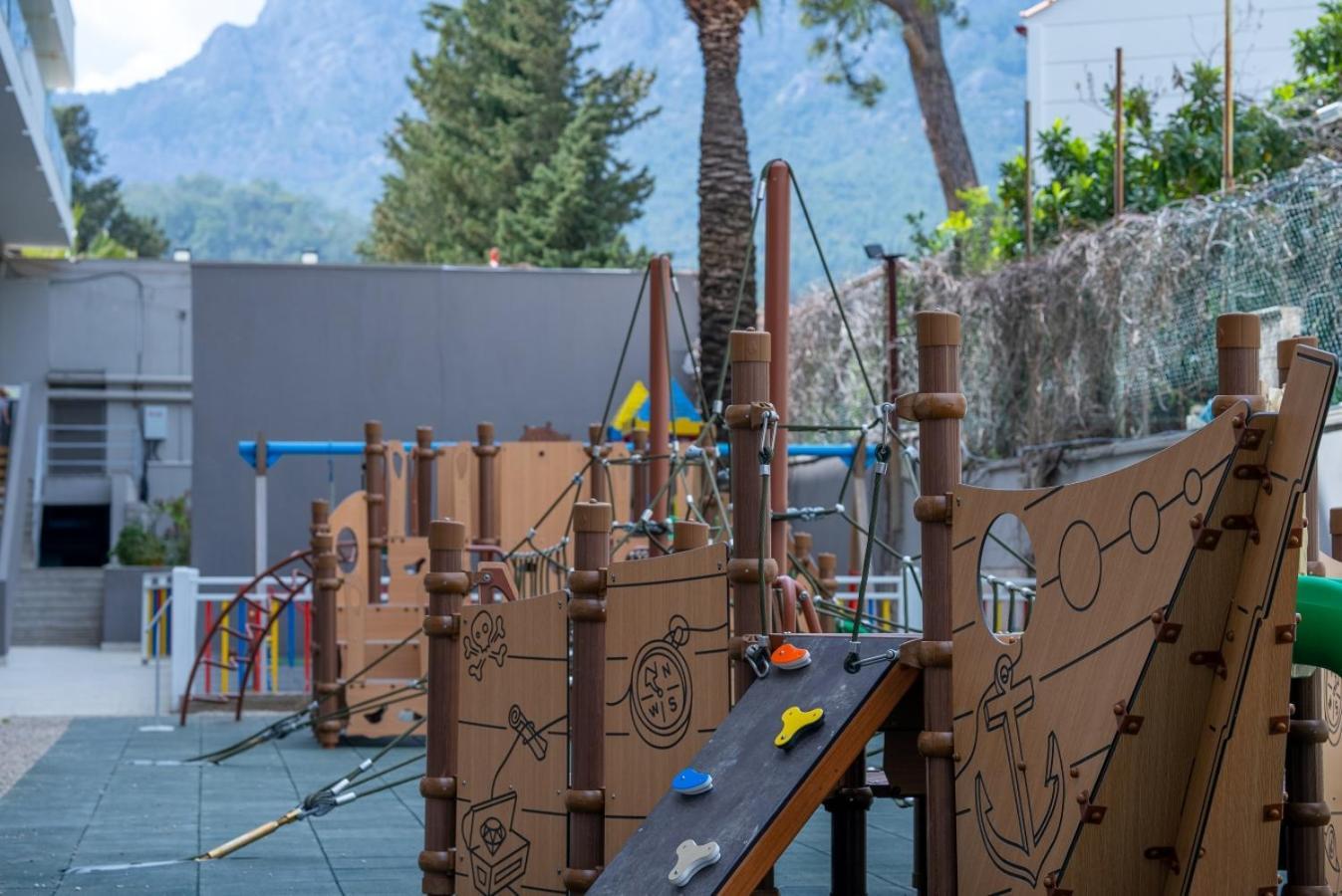 Akra Kemer Luaran gambar