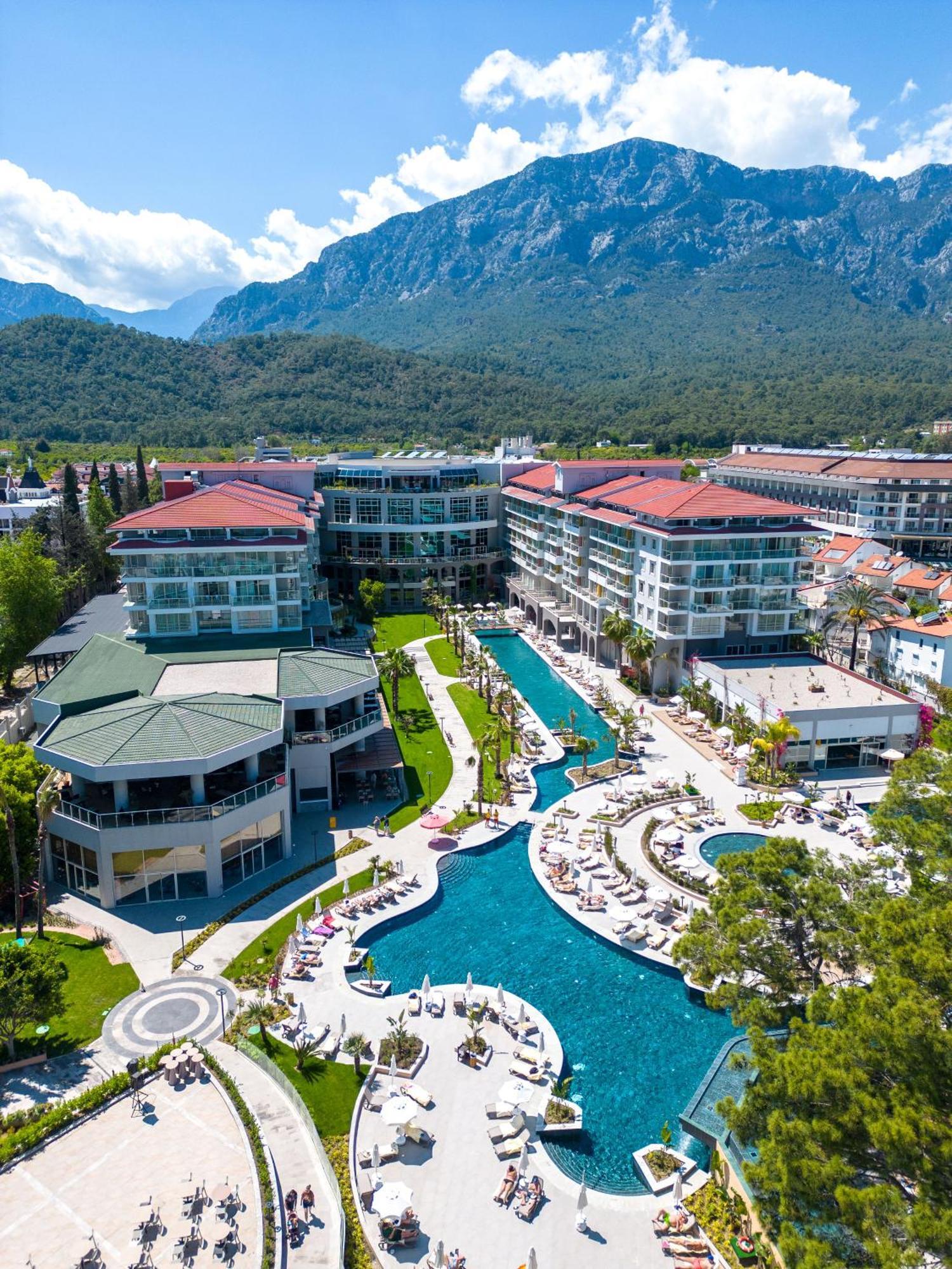 Akra Kemer Luaran gambar
